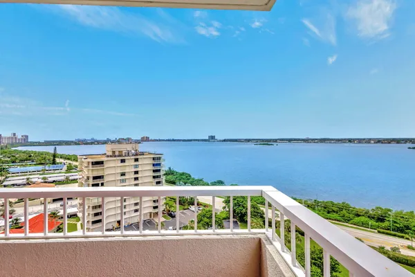 $8,000 | 5510 North Ocean Drive, Unit 14D, Singer Island, FL 33404