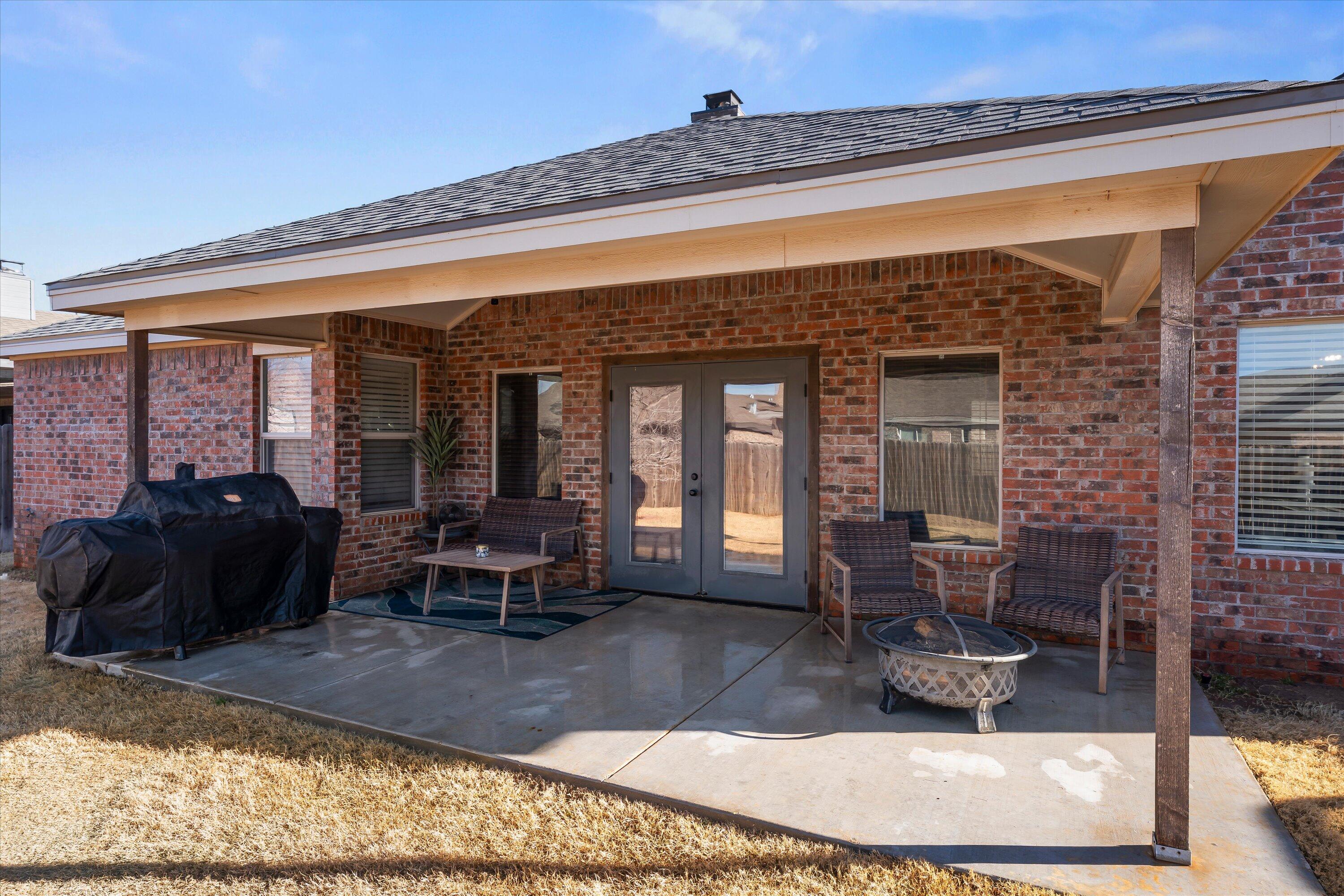 3438 125th Street Lubbock, TX 79423 - Photo 30 of 34 a living room with furniture