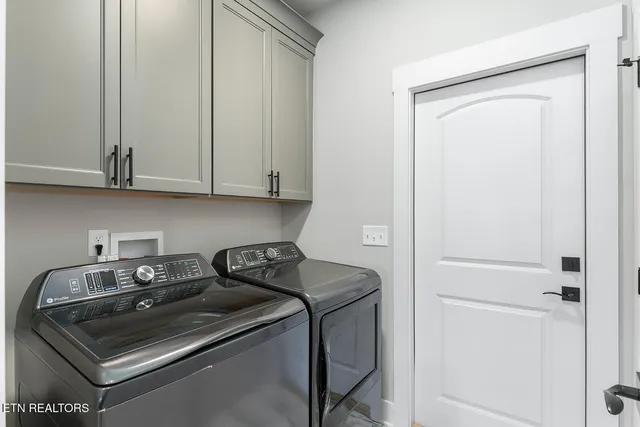 $925,000 | 179 Island Circle, Loudon, TN 37774