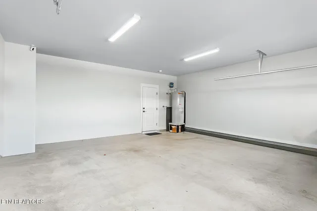 $925,000 | 179 Island Circle, Loudon, TN 37774