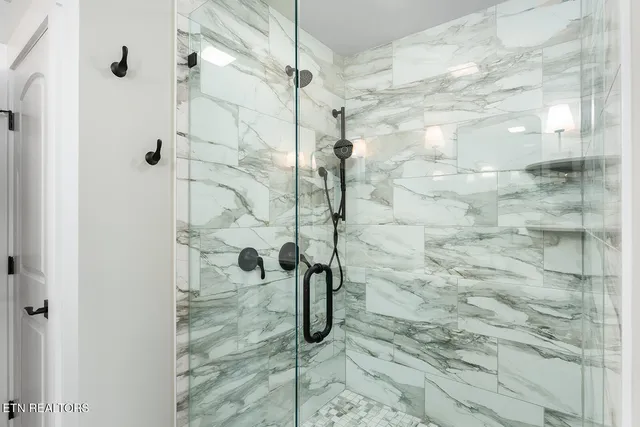 $925,000 | 179 Island Circle, Loudon, TN 37774