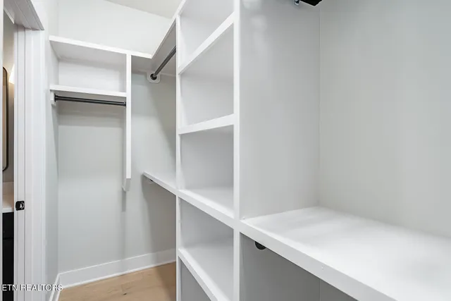 $925,000 | 179 Island Circle, Loudon, TN 37774