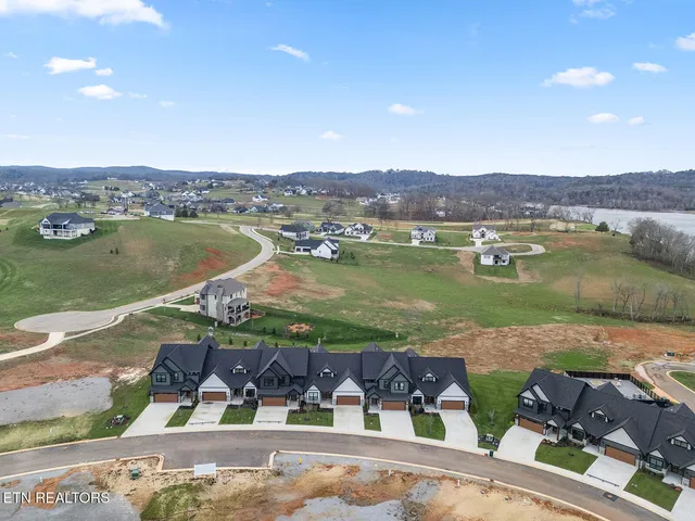 $925,000 | 179 Island Circle, Loudon, TN 37774
