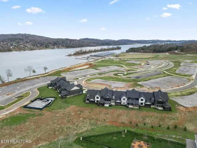 $925,000 | 179 Island Circle, Loudon, TN 37774