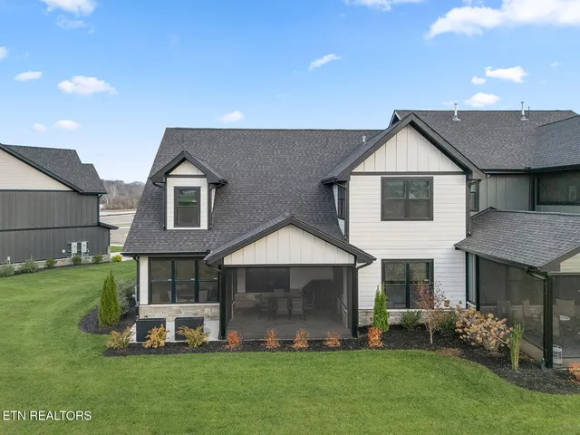 $925,000 | 179 Island Circle, Loudon, TN 37774