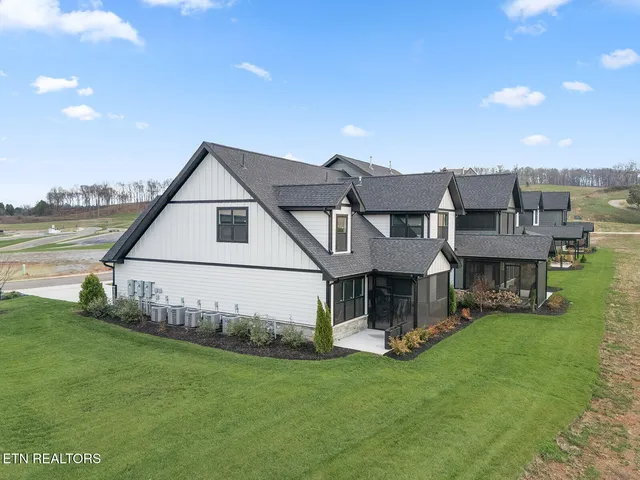$925,000 | 179 Island Circle, Loudon, TN 37774