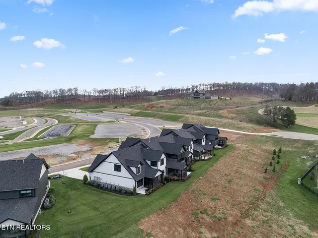 $925,000 | 179 Island Circle, Loudon, TN 37774