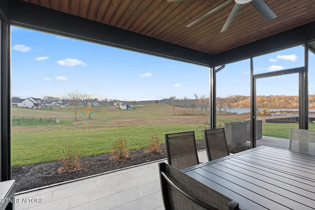 $925,000 | 179 Island Circle, Loudon, TN 37774