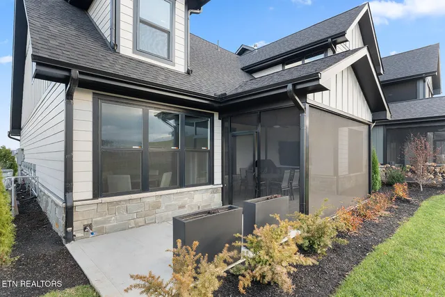 $925,000 | 179 Island Circle, Loudon, TN 37774