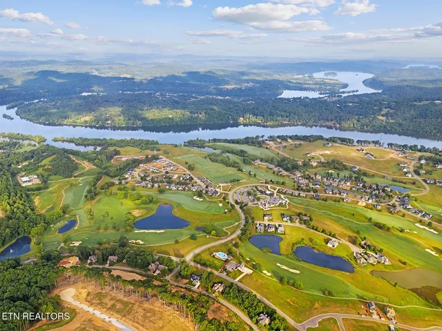 $925,000 | 179 Island Circle, Loudon, TN 37774