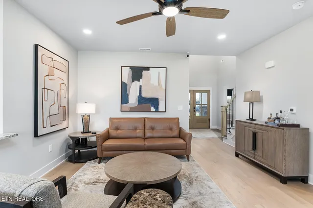 $925,000 | 179 Island Circle, Loudon, TN 37774