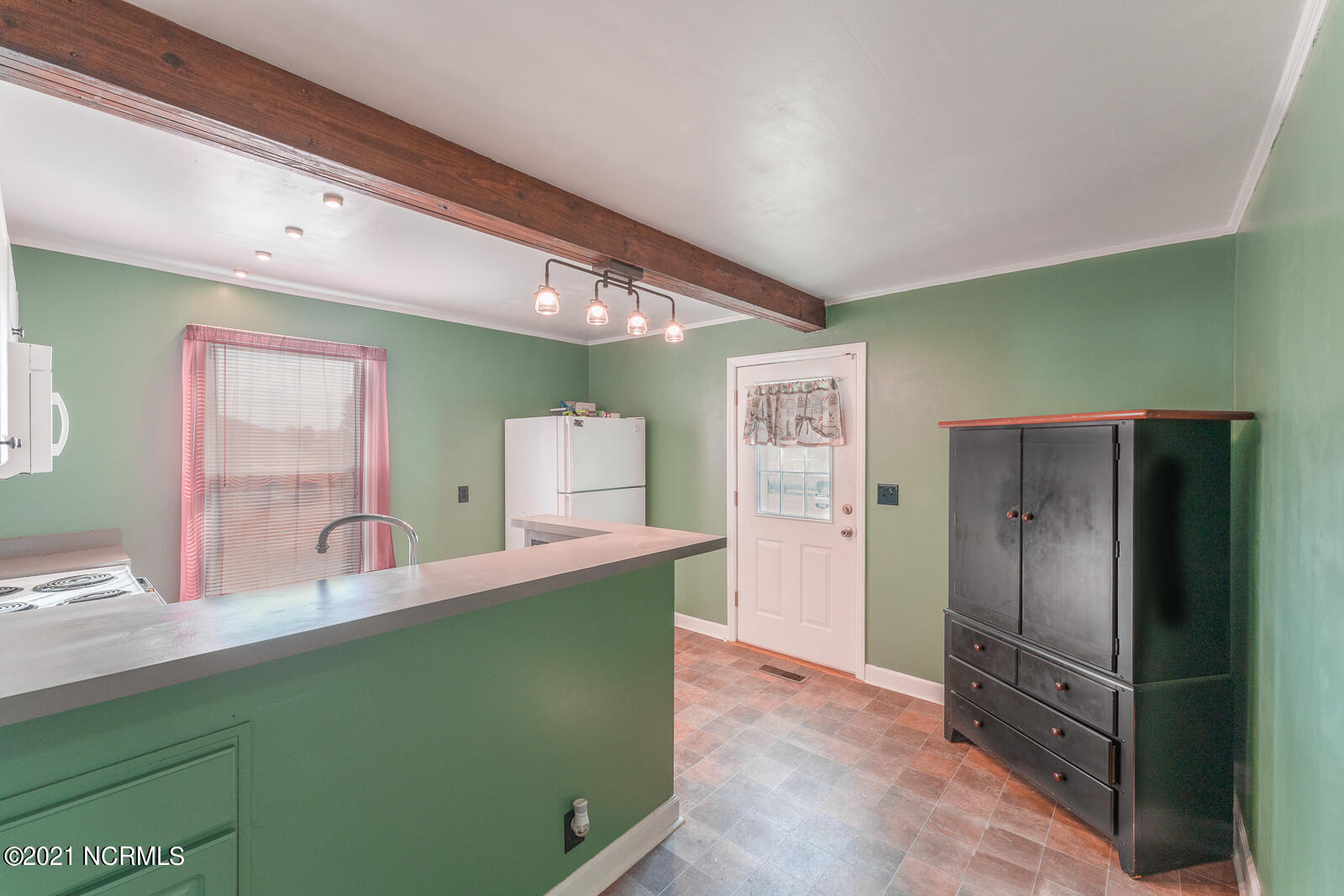 450 Pate Road New Bern, NC 28562 - Photo 8 of 18 Kitchen