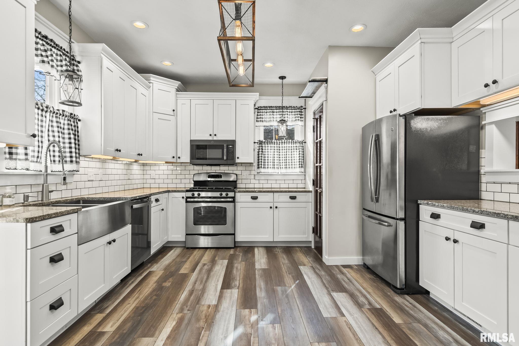 205 South 7th Street Girard, IL 62640 - Photo 3 of 63