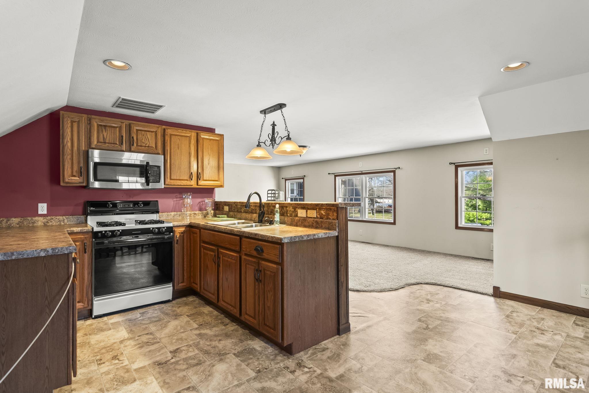 205 South 7th Street Girard, IL 62640 - Photo 40 of 63