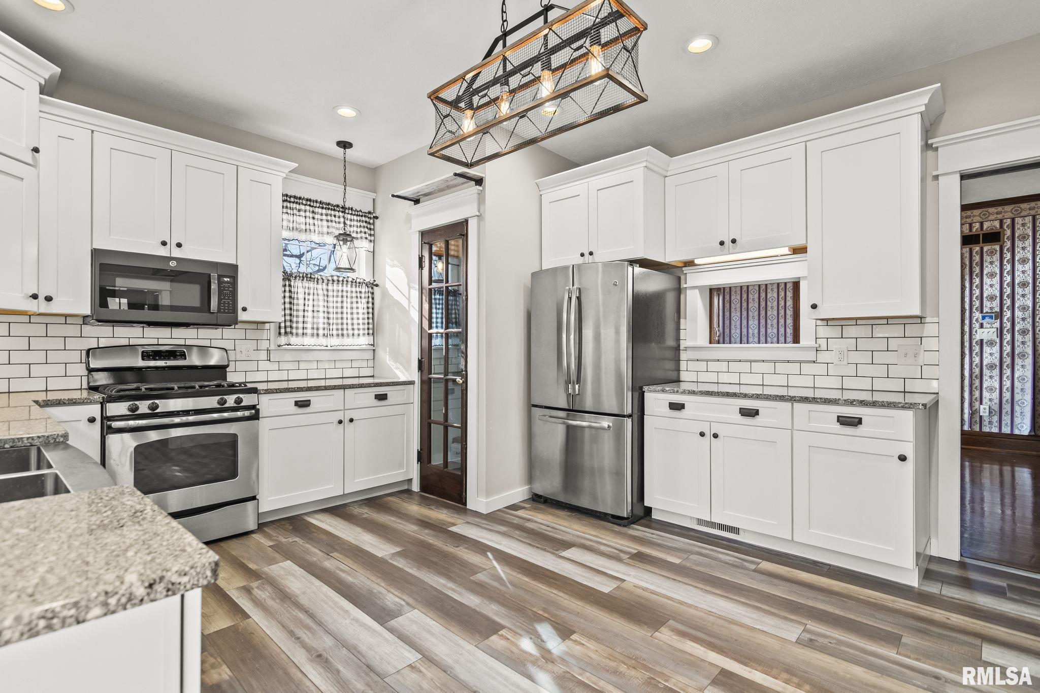 205 South 7th Street Girard, IL 62640 - Photo 4 of 63