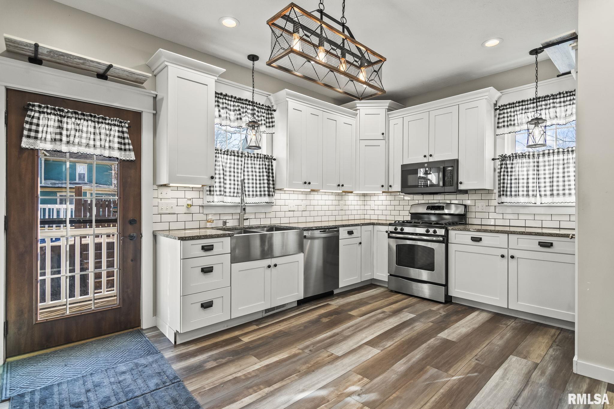 205 South 7th Street Girard, IL 62640 - Photo 5 of 63