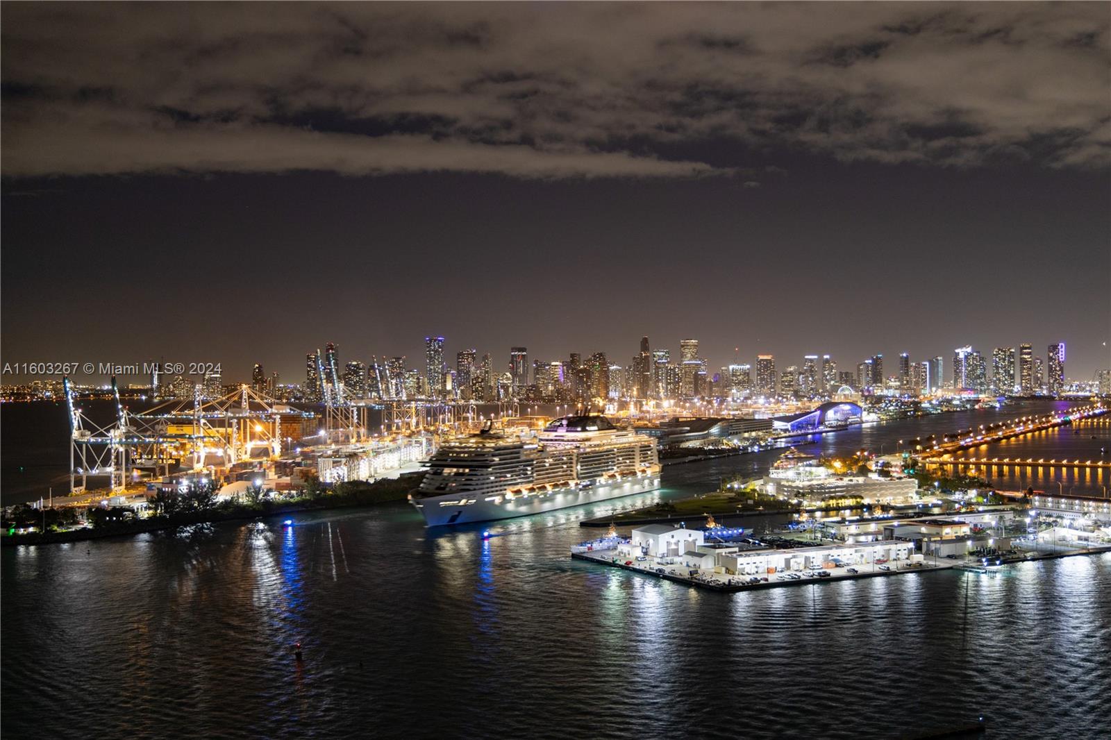 90 Alton Road, Unit 2806 Miami Beach, FL 33139 - Photo 16 of 36 a view of a lake view