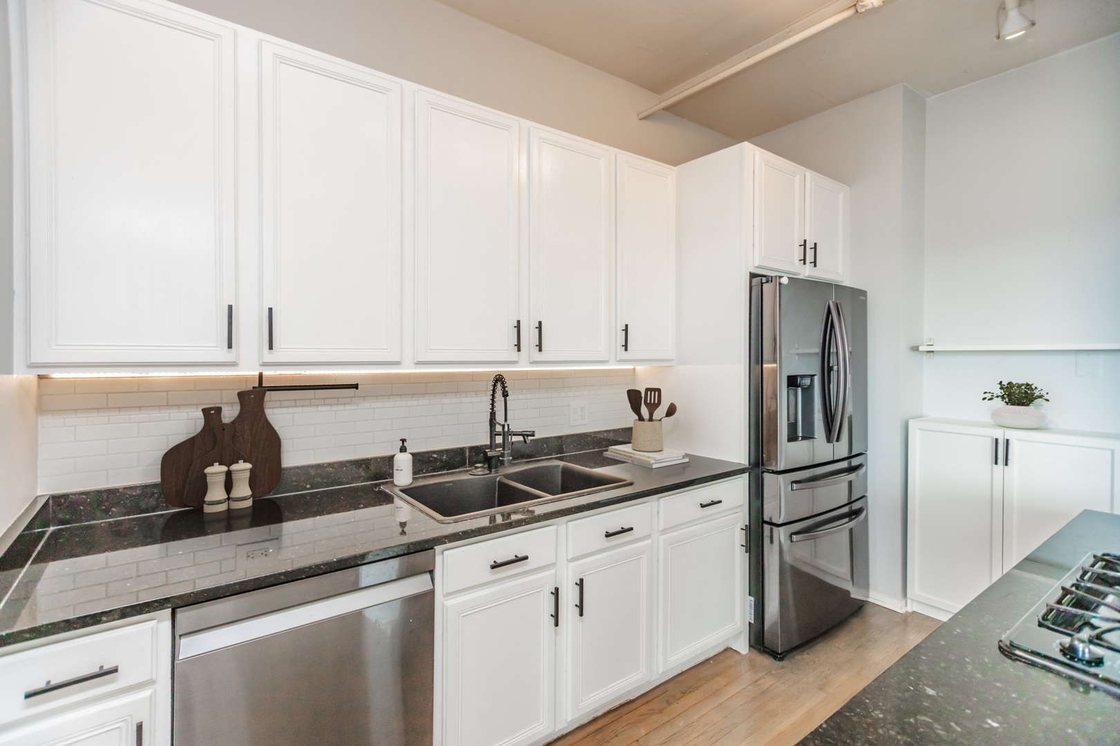 1530 South State Street, Unit 14O Chicago, IL 60605 - Photo 6 of 20 a kitchen with appliances a sink and cabinets