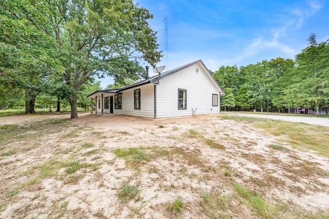 a view of a house with a backyard