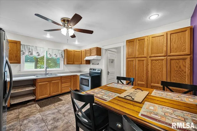 $209,900 | 214 North Kellogg Street, Yates City, IL 61572