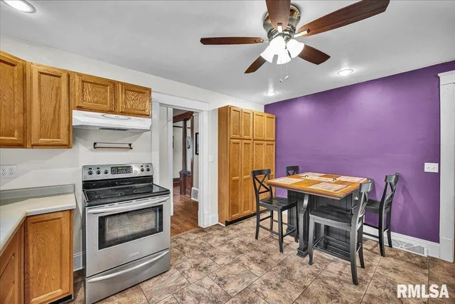 $209,900 | 214 North Kellogg Street, Yates City, IL 61572