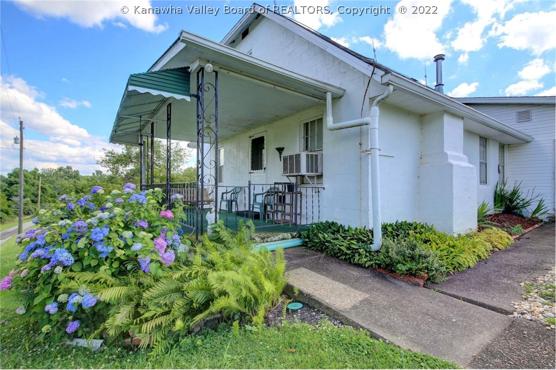 909 Williams Road Red House, WV 25168 - Photo 2 of 36 Gallery Image 2