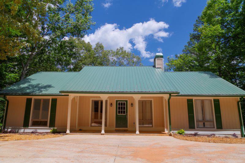 39 Schwarzwald Strasse Helen, GA 30545 - Photo 2 of 25 front view of a house