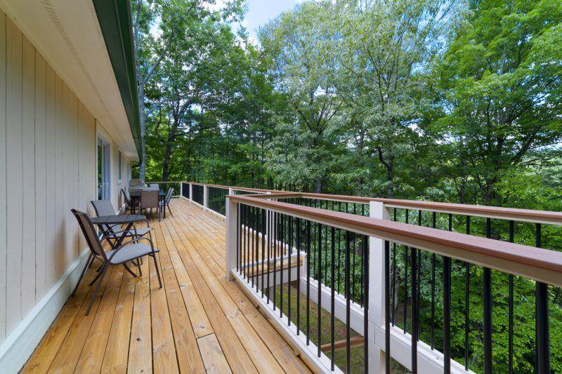 39 Schwarzwald Strasse Helen, GA 30545 - Photo 22 of 25 a view of balcony with furniture and trees