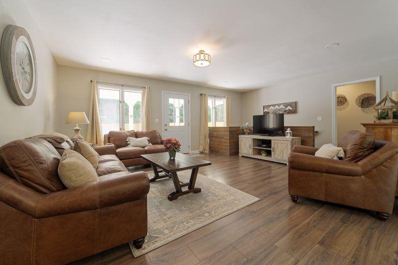 39 Schwarzwald Strasse Helen, GA 30545 - Photo 3 of 25 a living room with furniture a rug a window and a flat screen tv