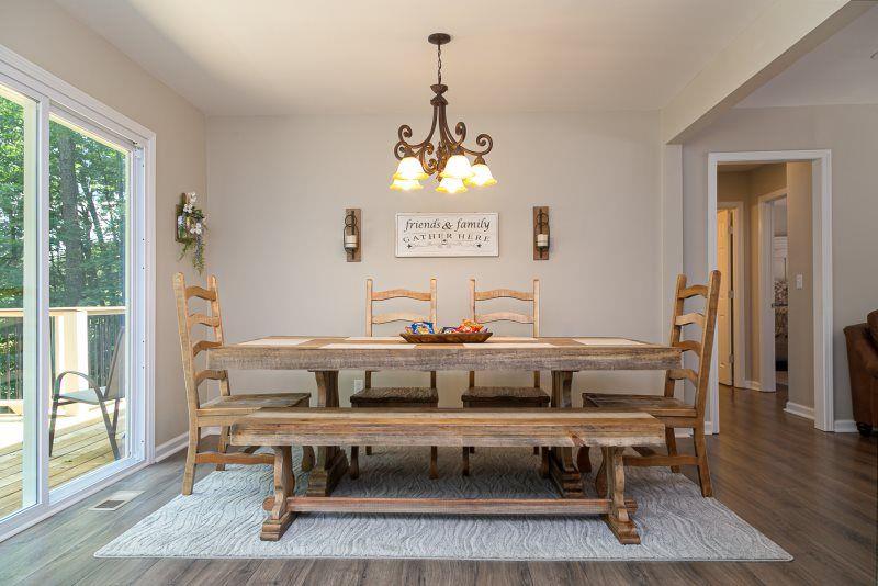 39 Schwarzwald Strasse Helen, GA 30545 - Photo 5 of 25 a living room with furniture two window and wooden floor