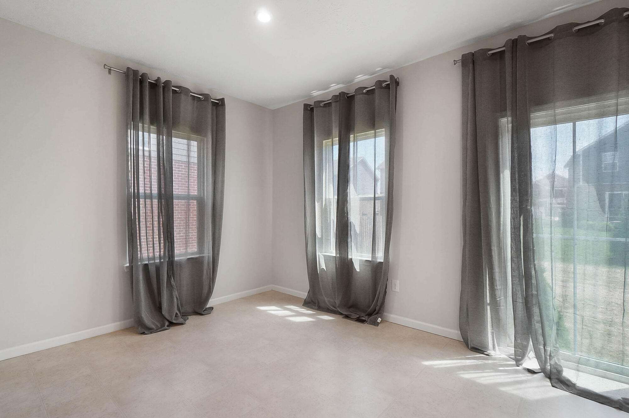 1761 Wandering Stream Way Dayton, OH 45458 - Photo 18 of 45 Gallery Image 18