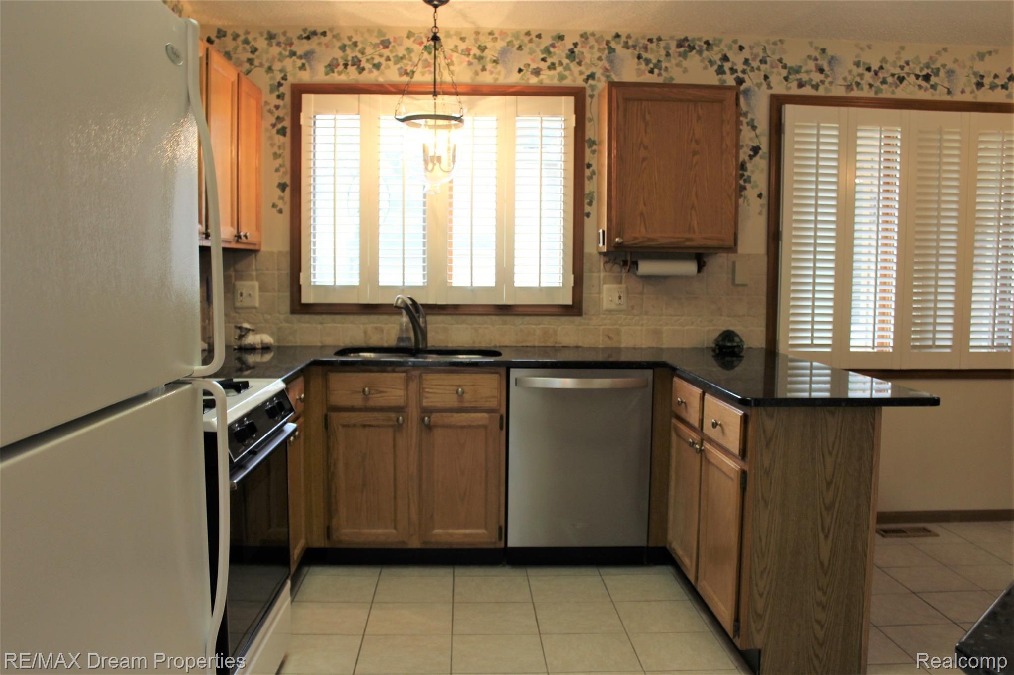 21975 River Ridge Trail Farmington, MI 48335 - Photo 11 of 22 kitchen 2.jpg