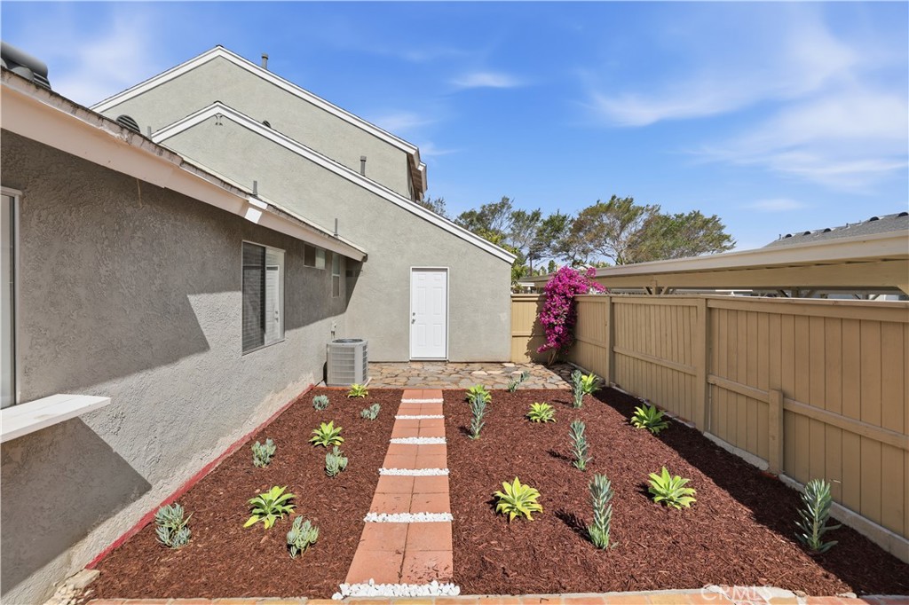 11 Fairside Irvine, CA 92614 - Photo 35 of 40