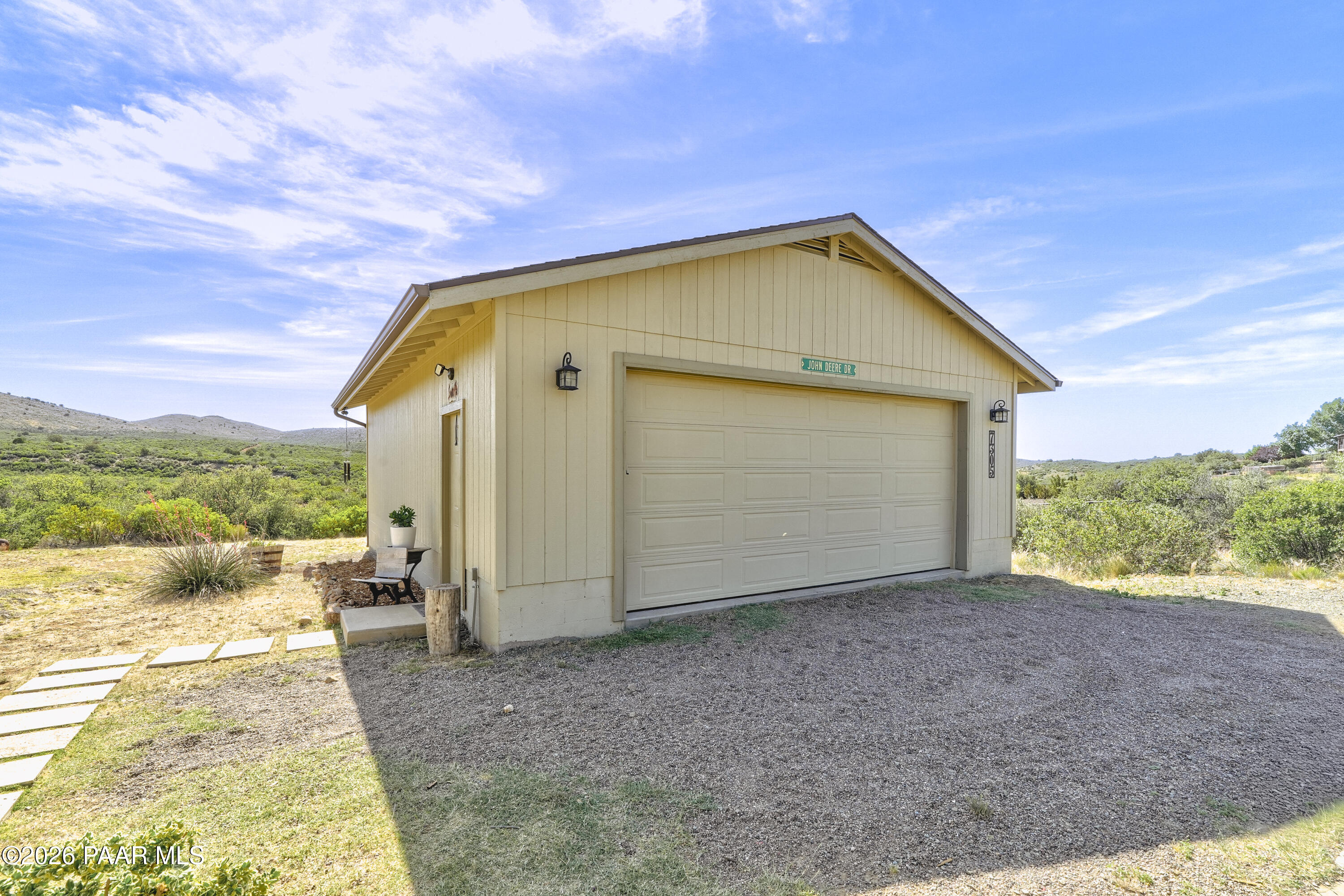 7305 South Rigger Road Mayer, AZ 86333 - Photo 22 of 50 Garage View 1