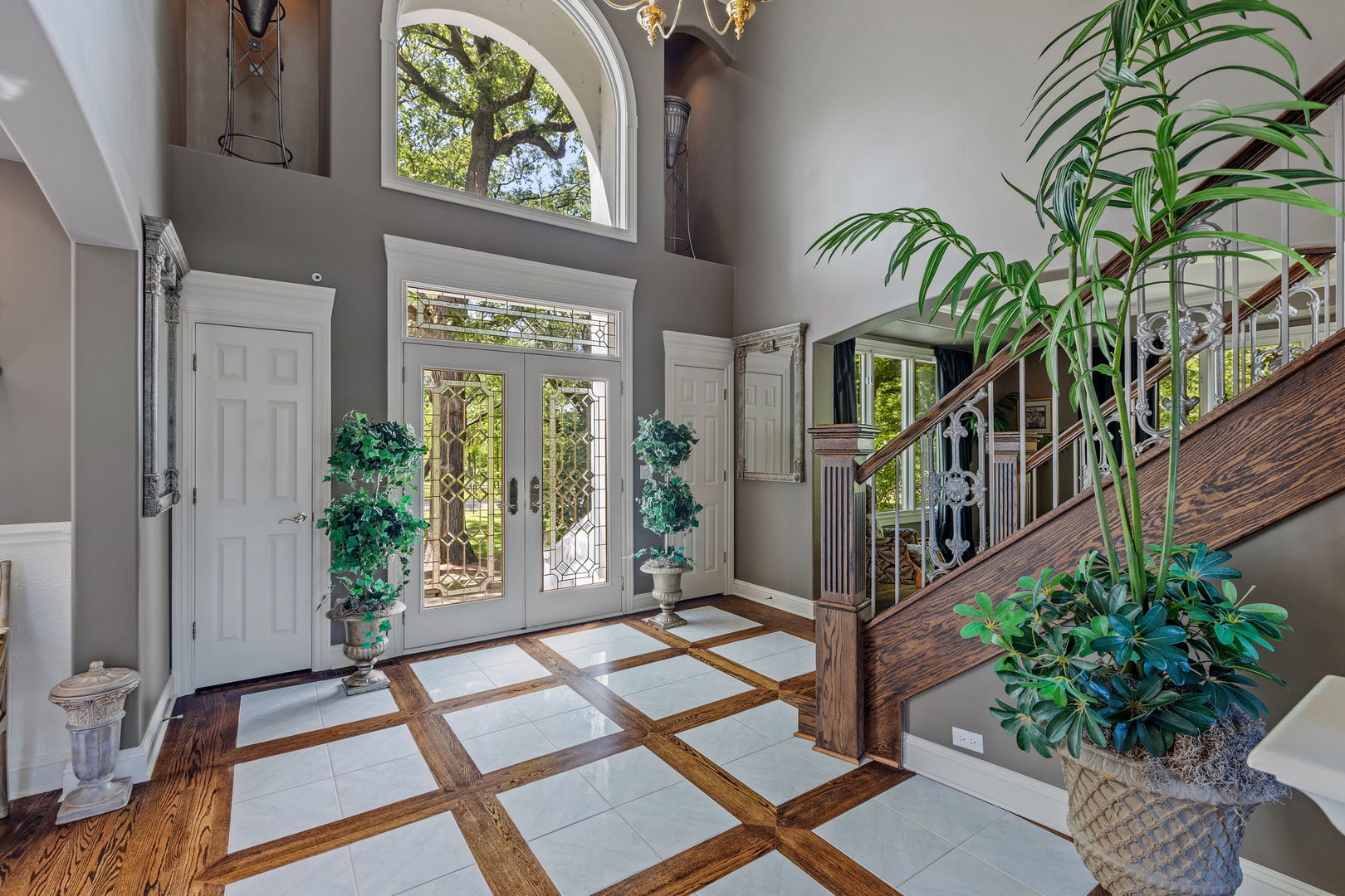 25565 South Tehle Road Elwood, IL 60421 - Photo 8 of 68 a view of entryway with wooden floor and a potted plant