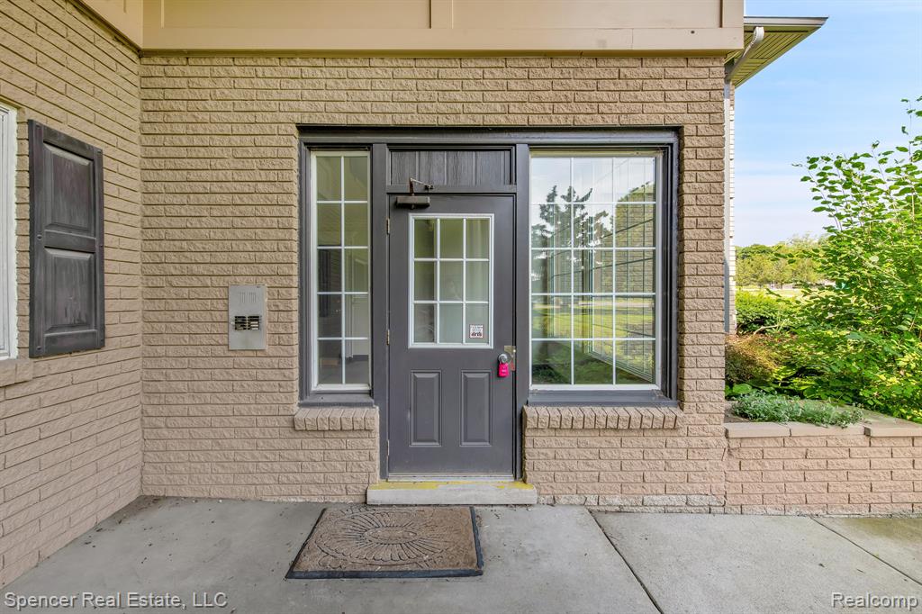 2311 Walton Boulevard, Unit 29 Rochester, MI 48309 - Photo 1 of 21