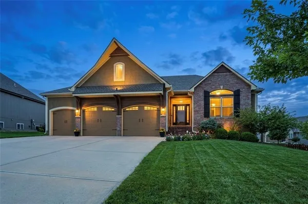 $530,000 | 4560 Northeast Seneca Terrace, Lee's Summit, MO 64064