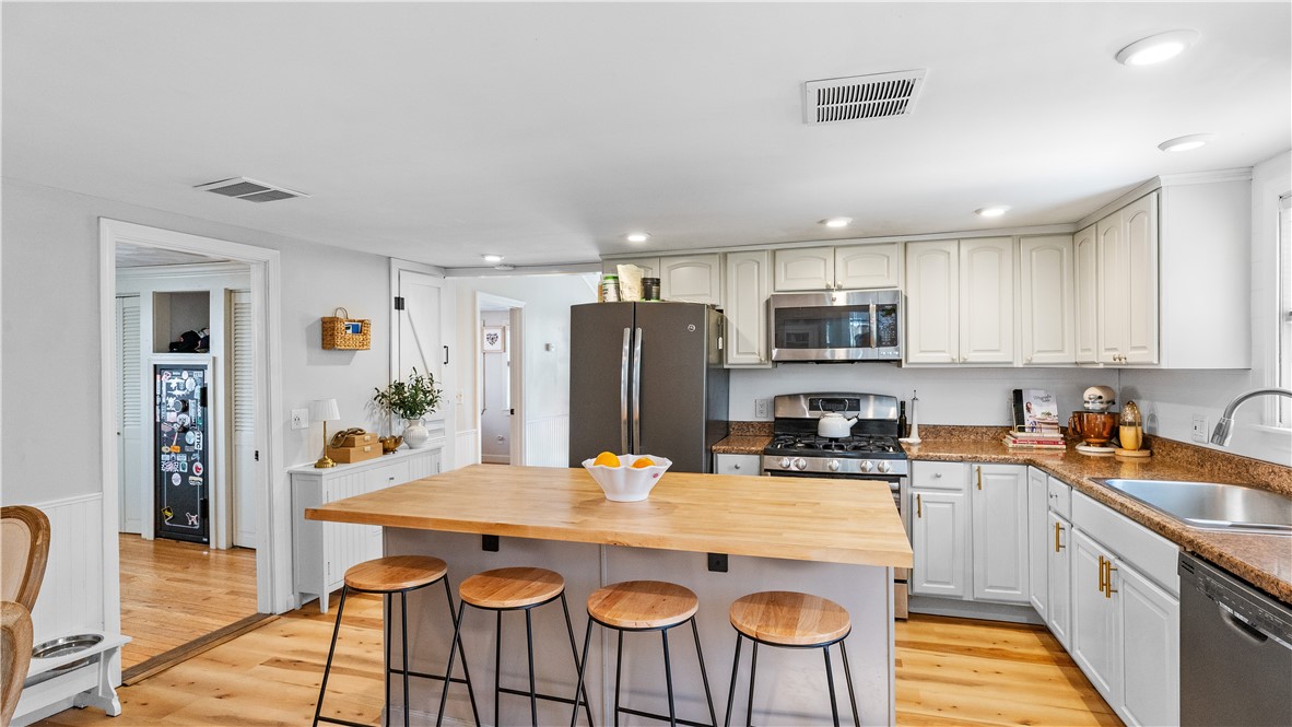 410 Field Hill Road Scituate, RI 02815 - Photo 21 of 38