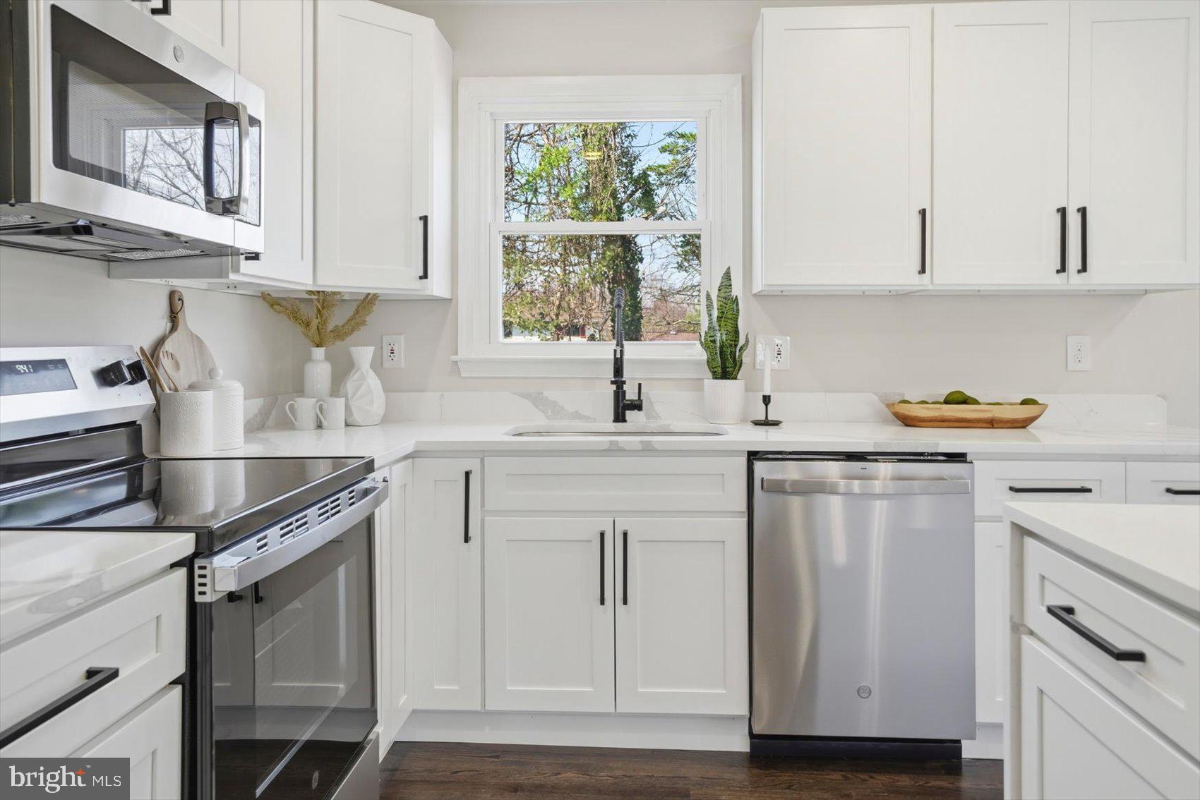 7918 Elizabeth Road Pasadena, MD 21122 - Photo 13 of 41