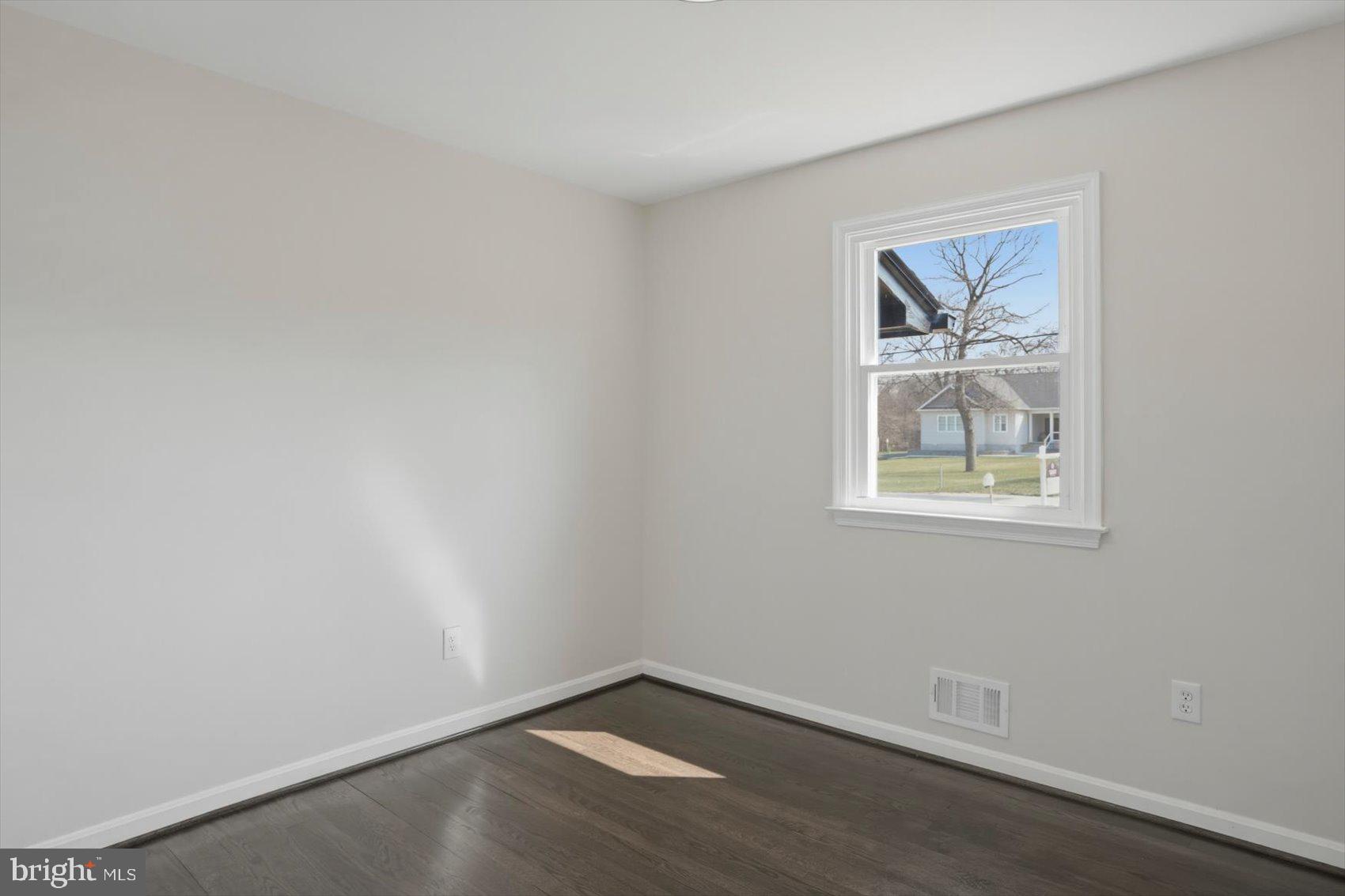 7918 Elizabeth Road Pasadena, MD 21122 - Photo 23 of 41