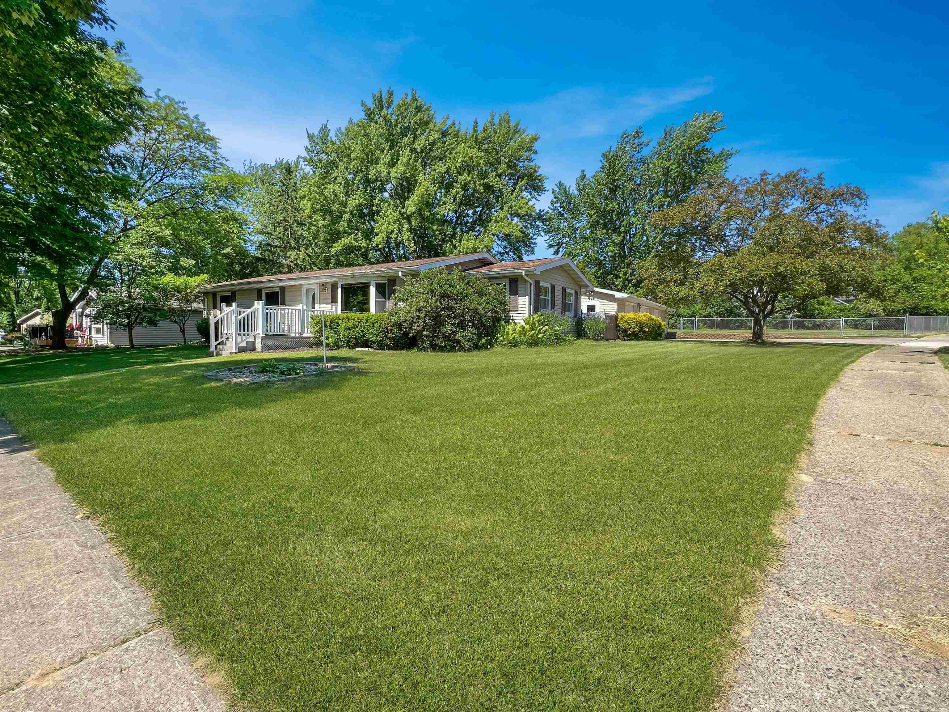 1499 Hemlock Drive Reedsburg, WI 53959 - Photo 4 of 49