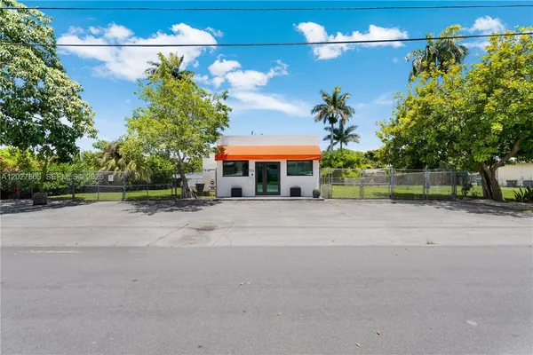 $5,500 | 126 Northeast 1st Avenue, Dania Beach, FL 33004