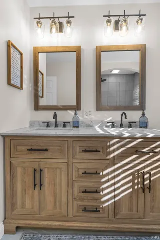 $272,500 | 736 East Schnellville Road, Jasper, IN 47546