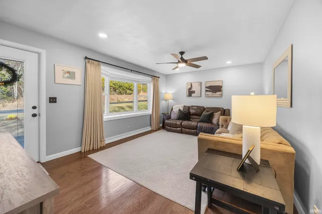 $272,500 | 736 East Schnellville Road, Jasper, IN 47546