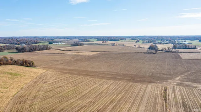 $272,500 | 736 East Schnellville Road, Jasper, IN 47546