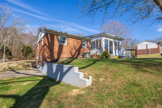 $272,500 | 736 East Schnellville Road, Jasper, IN 47546