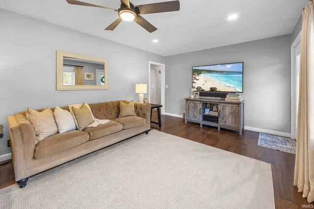 $272,500 | 736 East Schnellville Road, Jasper, IN 47546