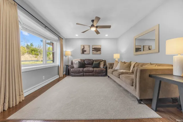 $272,500 | 736 East Schnellville Road, Jasper, IN 47546