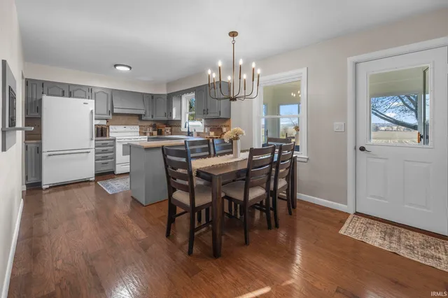 $272,500 | 736 East Schnellville Road, Jasper, IN 47546