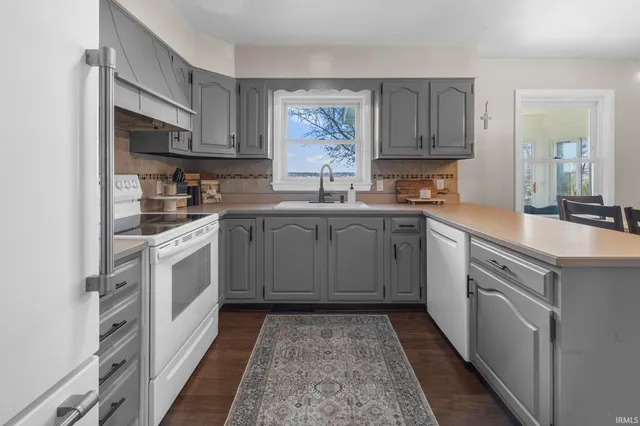 $272,500 | 736 East Schnellville Road, Jasper, IN 47546